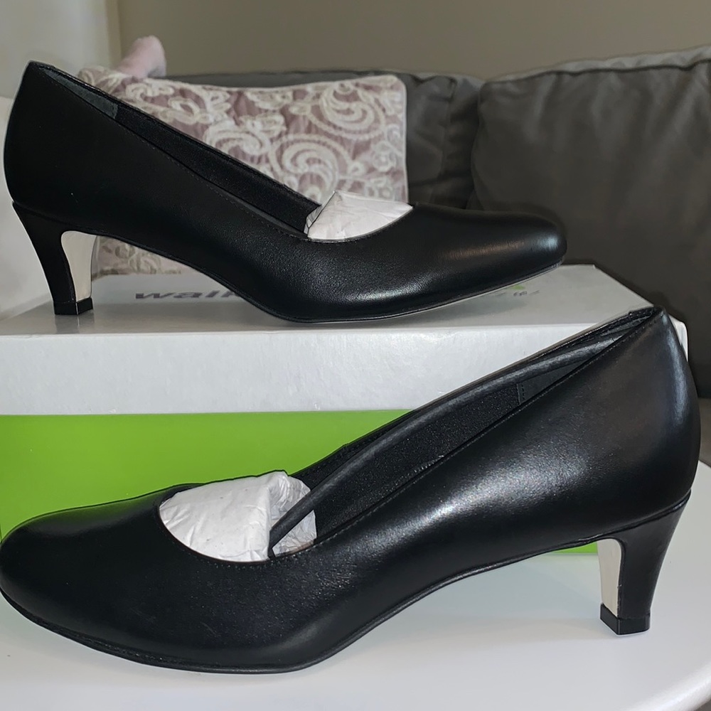 NWB Walking Cradles “Joy” Black Leather Heels